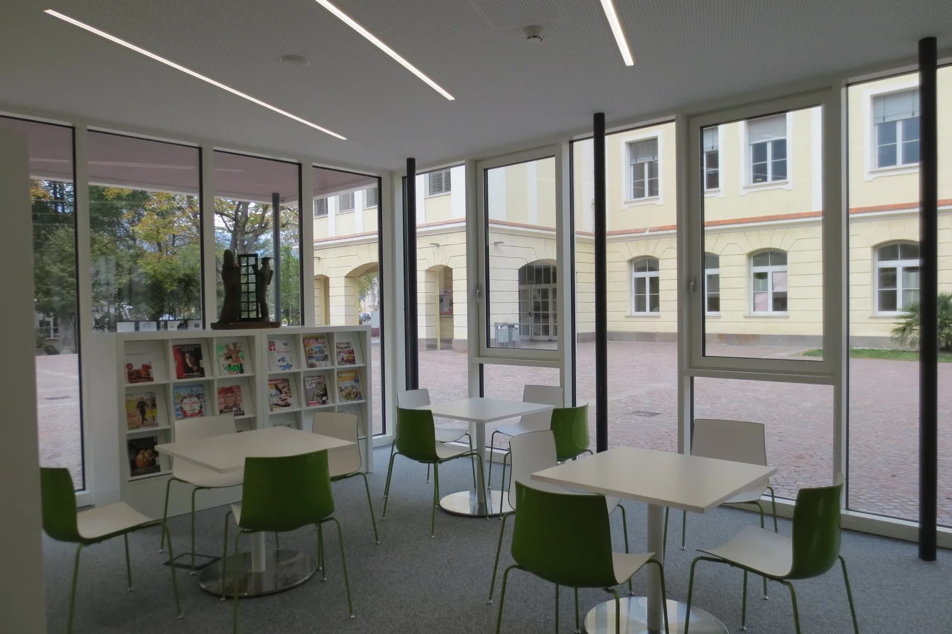 Bibliothek, Terlan — 2