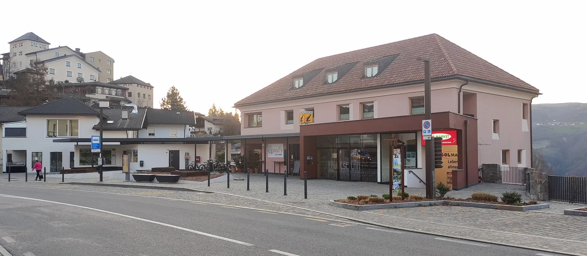 Platzgestaltung samt Umbau Gebäude Bezugsgenossenschaft, Völs — 3